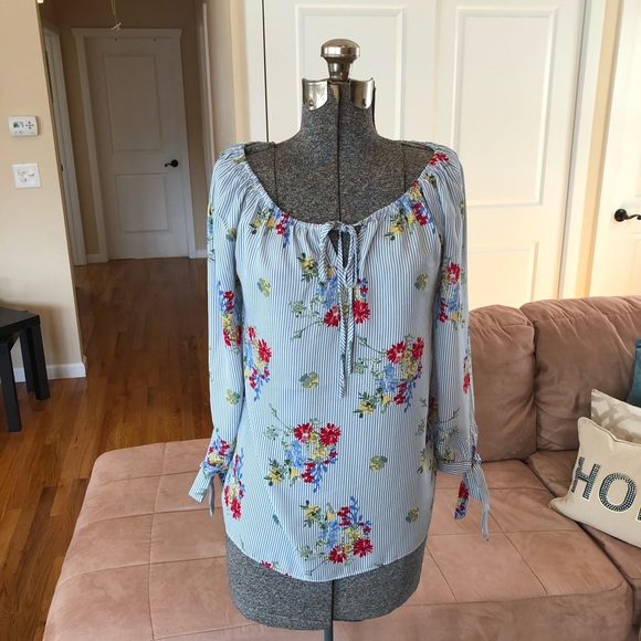 NWT XSMALL FLORAL PRINT BLOUSE - Picture 2 of 8